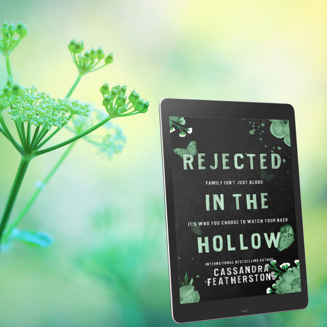 Rejected in the Hollow (Alt Cover): A Steamy, Paranormal, Humorous, Shifter, Small Town Reverse Harem Romance